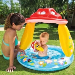 piscina con techo en forma de hongo